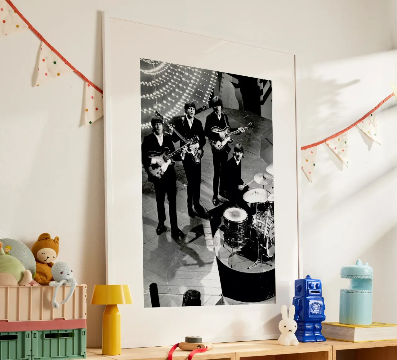 The Beatles, 1966 poster con telaio in plastica da Gallery Print and Art Limited