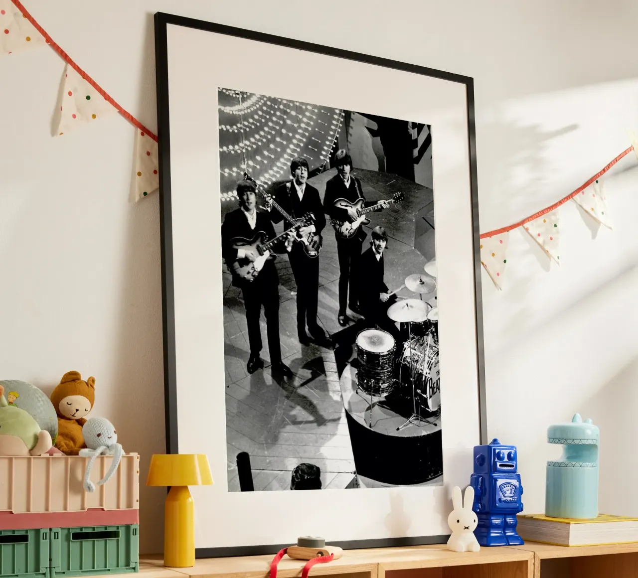 The Beatles, 1966 poster con telaio in plastica da Gallery Print and Art Limited