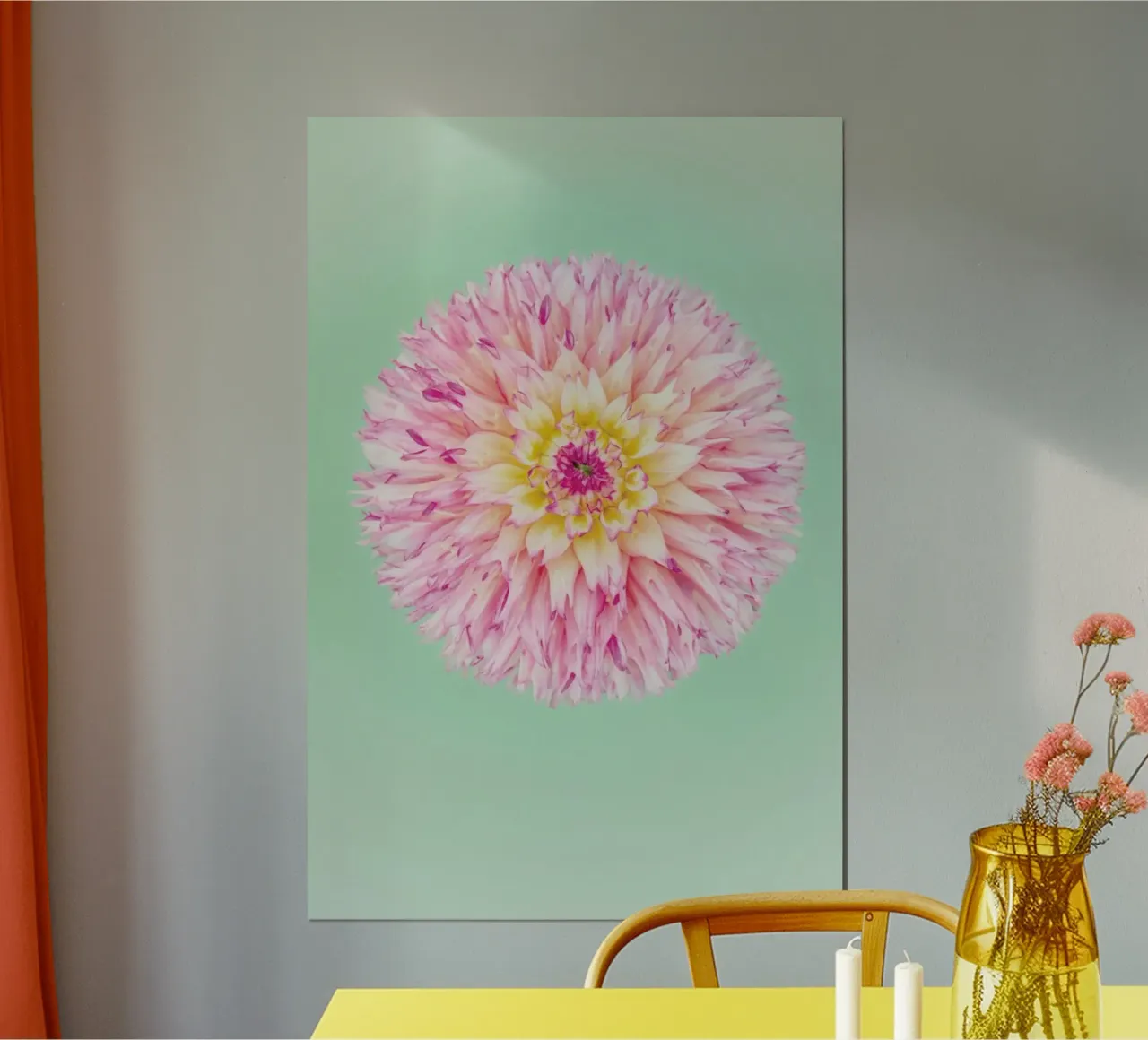 Pink Dahlia poster con telaio in plastica da Curious Collections by Marielle Leenders
