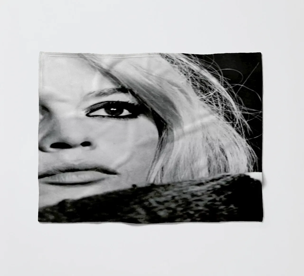 Brigitte Bardot 4 coperta in pile da Gallery Print and Art Limited