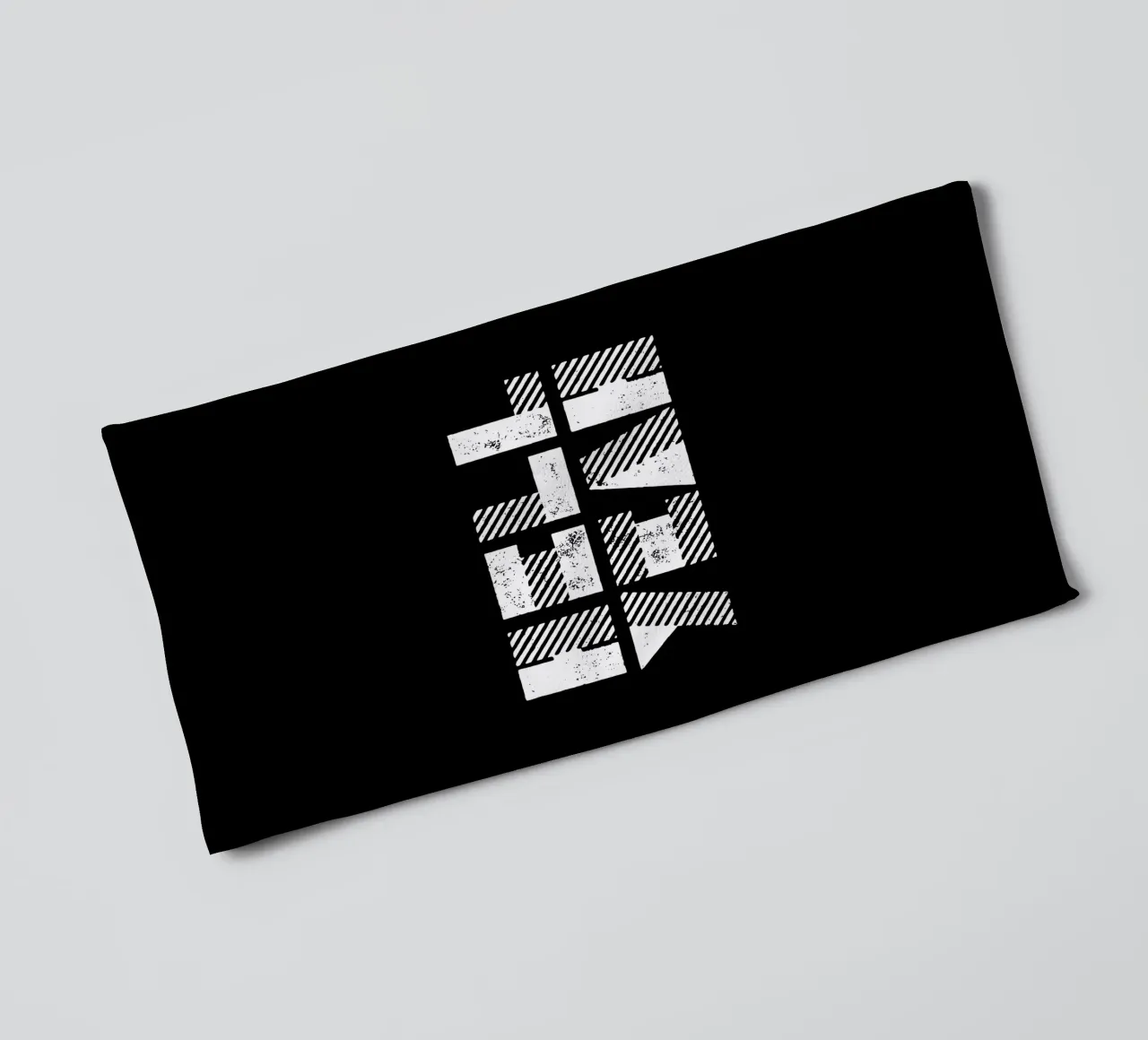 Hell Yeah Monochrome Typografie Design in bianco e nero asciugamano da bagno da THE MOTIVATED TYPE