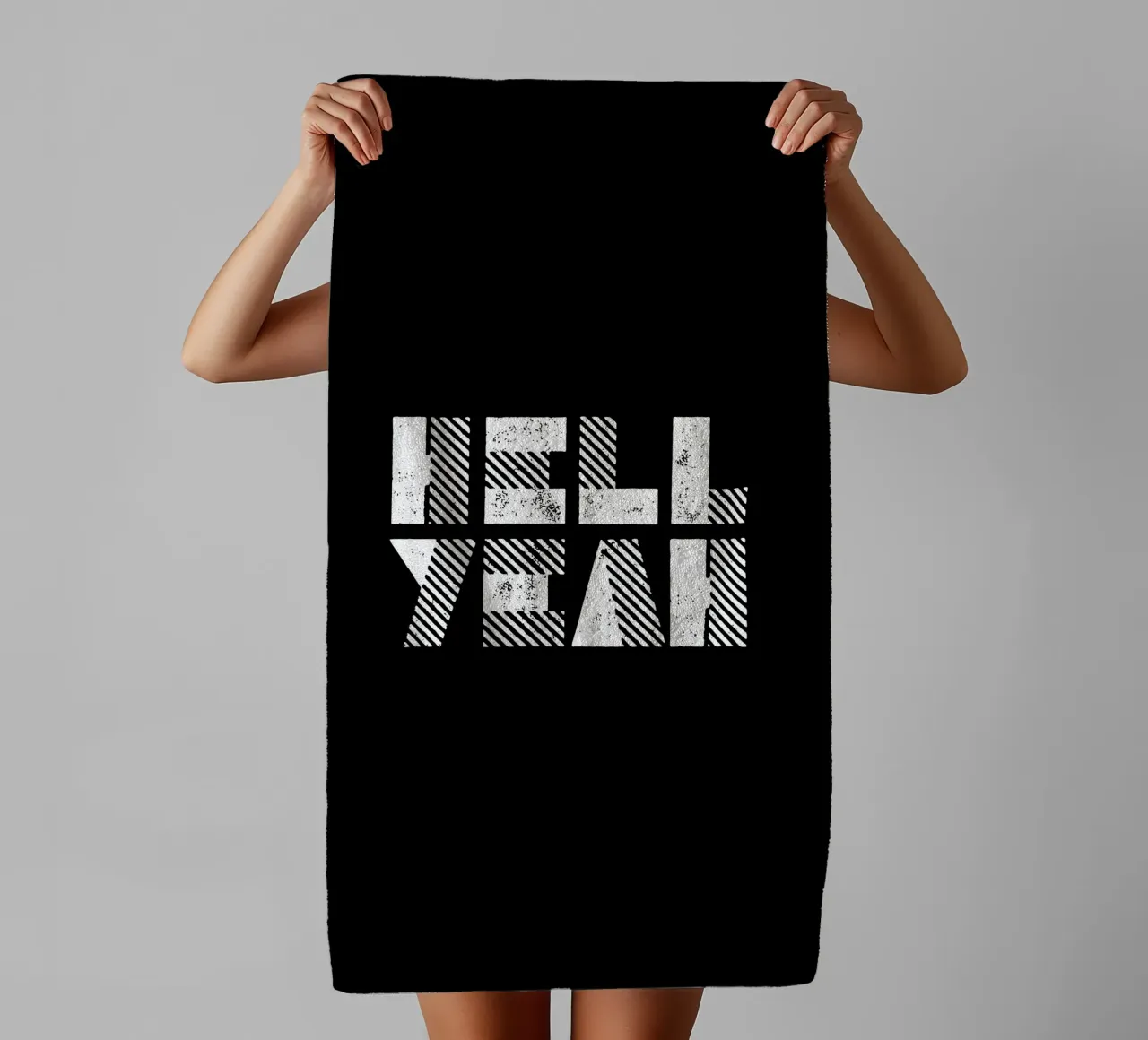 Hell Yeah Monochrome Typografie Design in bianco e nero asciugamano da bagno da THE MOTIVATED TYPE