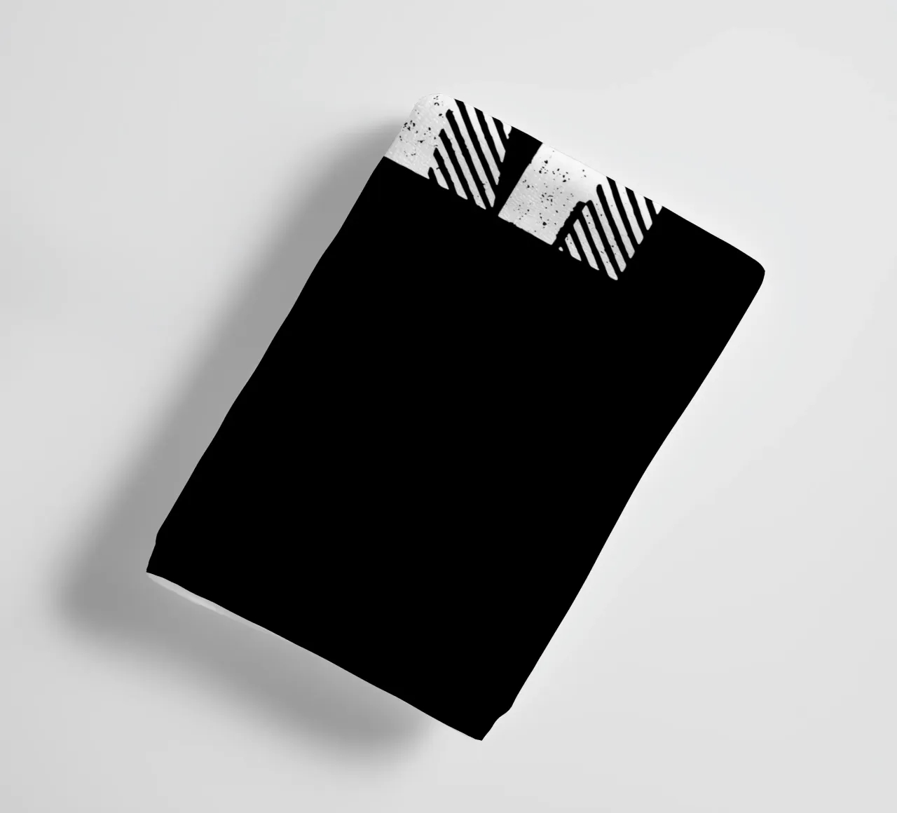 Hell Yeah Monochrome Typografie Design in bianco e nero asciugamano da bagno da THE MOTIVATED TYPE