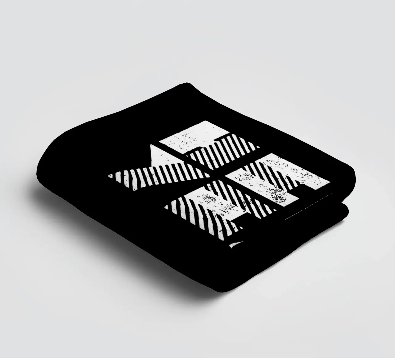 Hell Yeah Monochrome Typografie Design in bianco e nero asciugamano da bagno da THE MOTIVATED TYPE