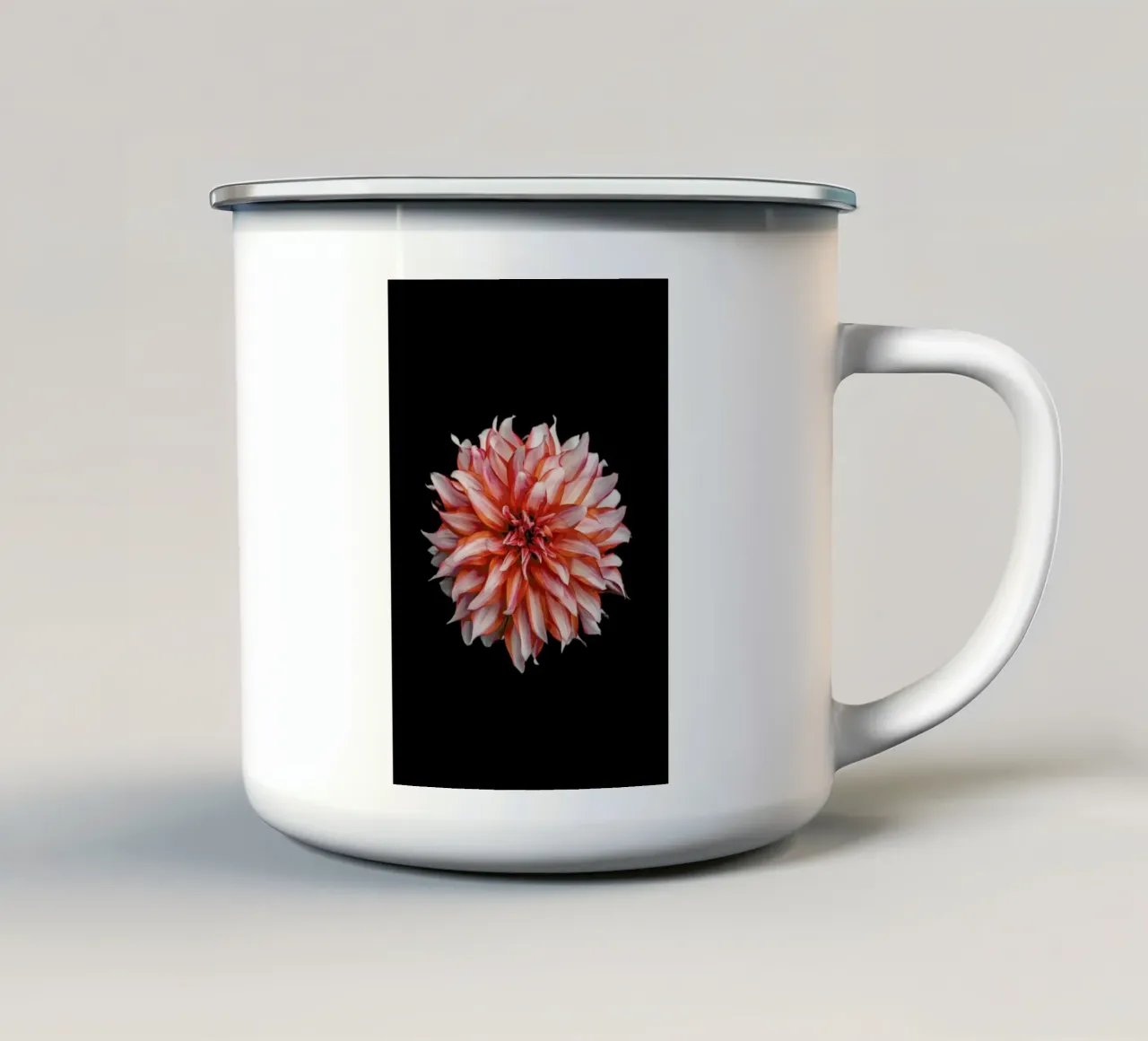 Devil Dahlia tazza in smalto da Curious Collections by Marielle Leenders