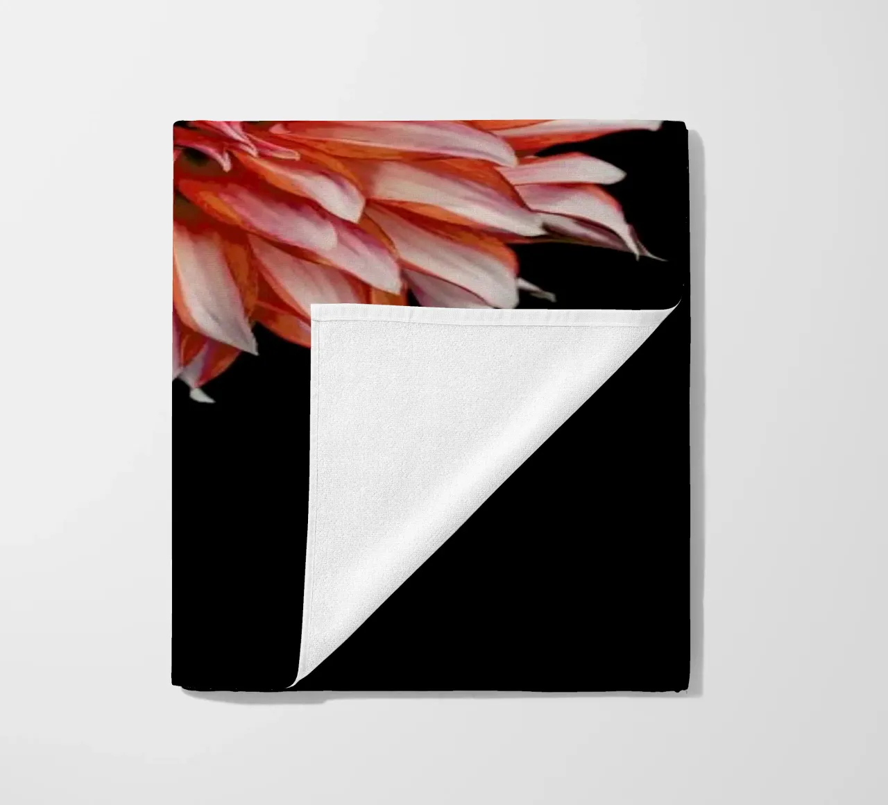 Devil Dahlia telo mare da Curious Collections by Marielle Leenders