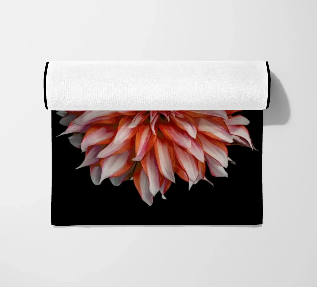 Devil Dahlia telo mare da Curious Collections by Marielle Leenders