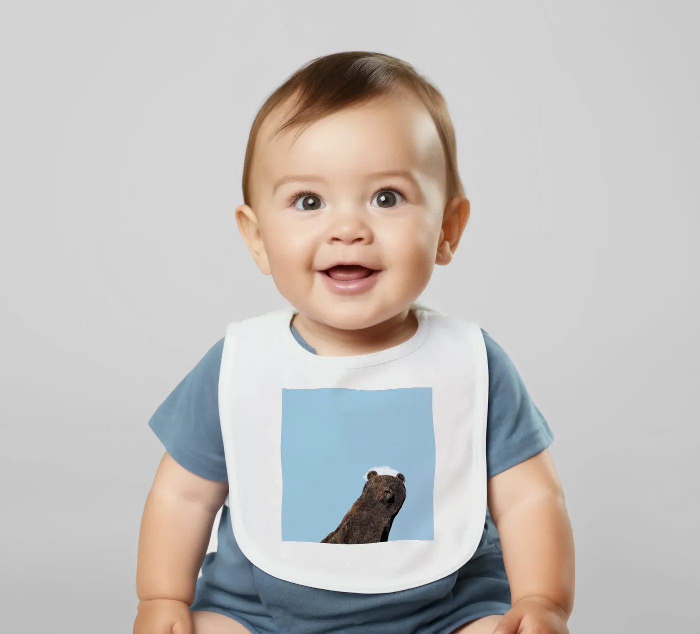 Bear baby bib by Rafael Burato