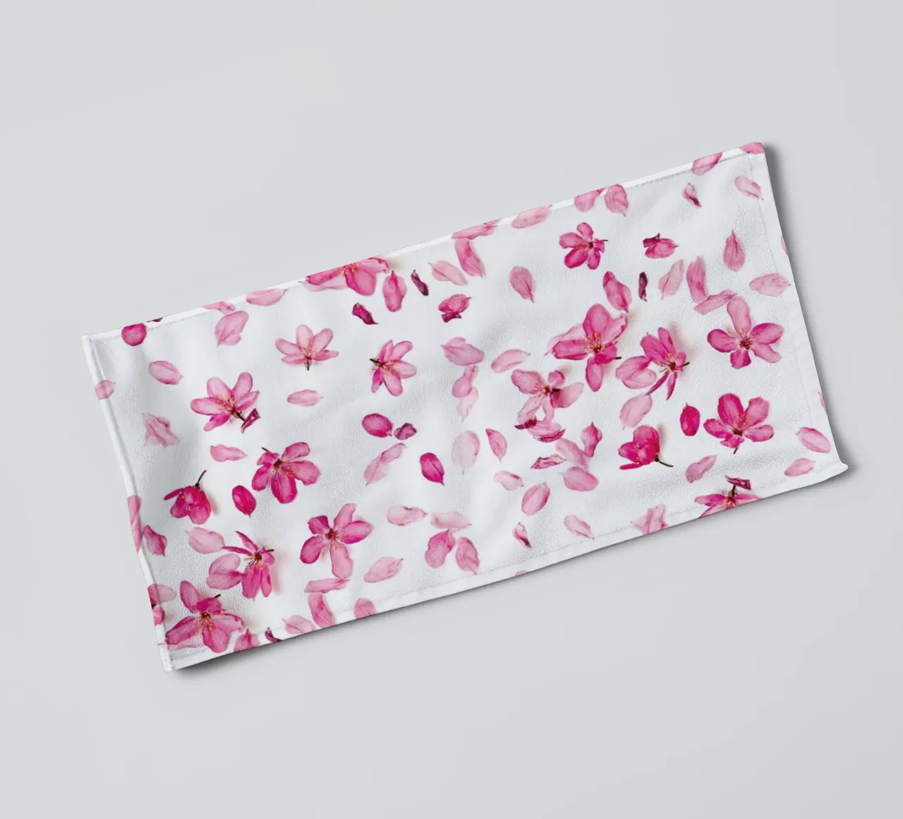 Blossom Fall asciugamano da bagno da Curious Collections by Marielle Leenders