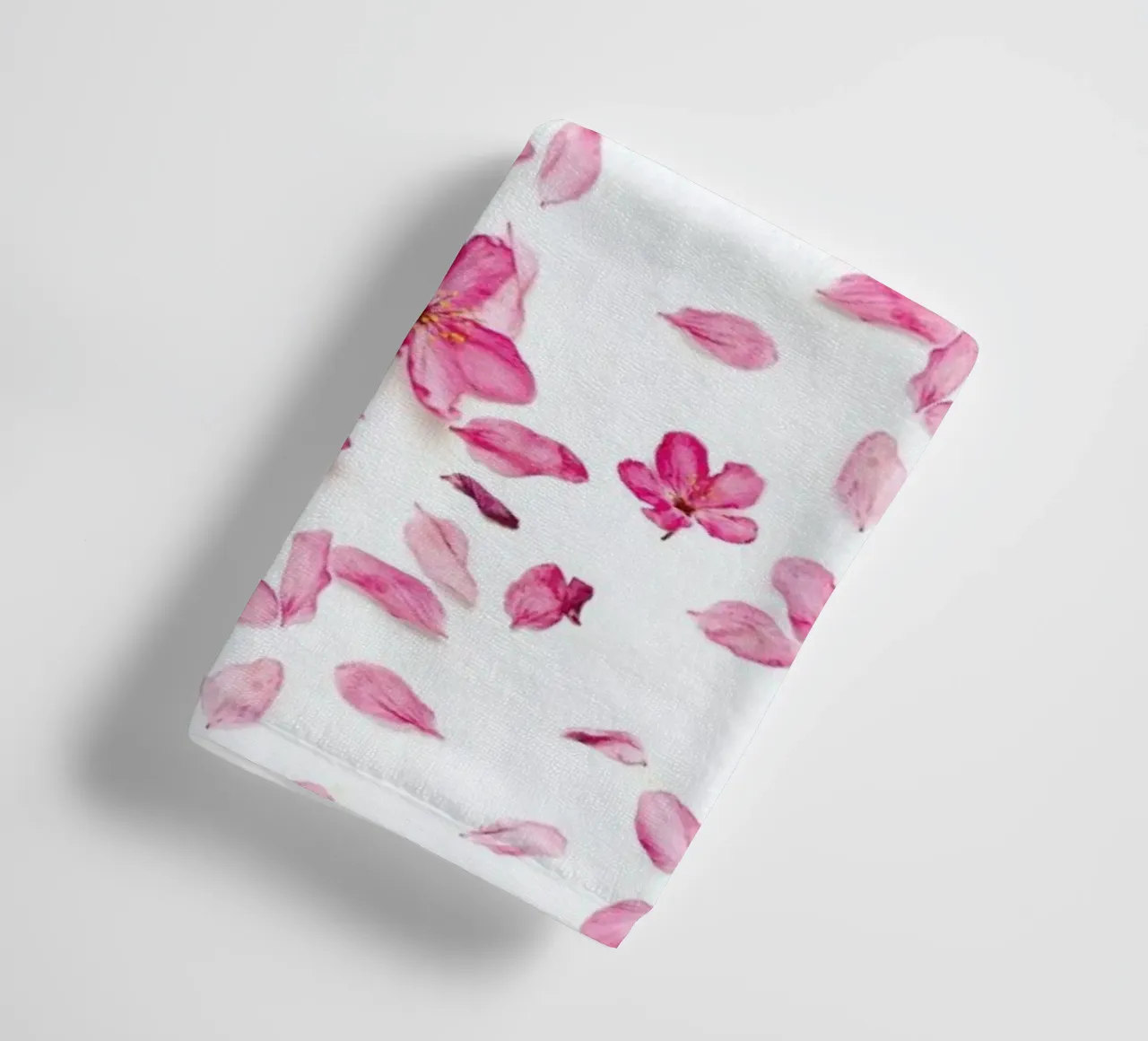 Blossom Fall asciugamano da bagno da Curious Collections by Marielle Leenders
