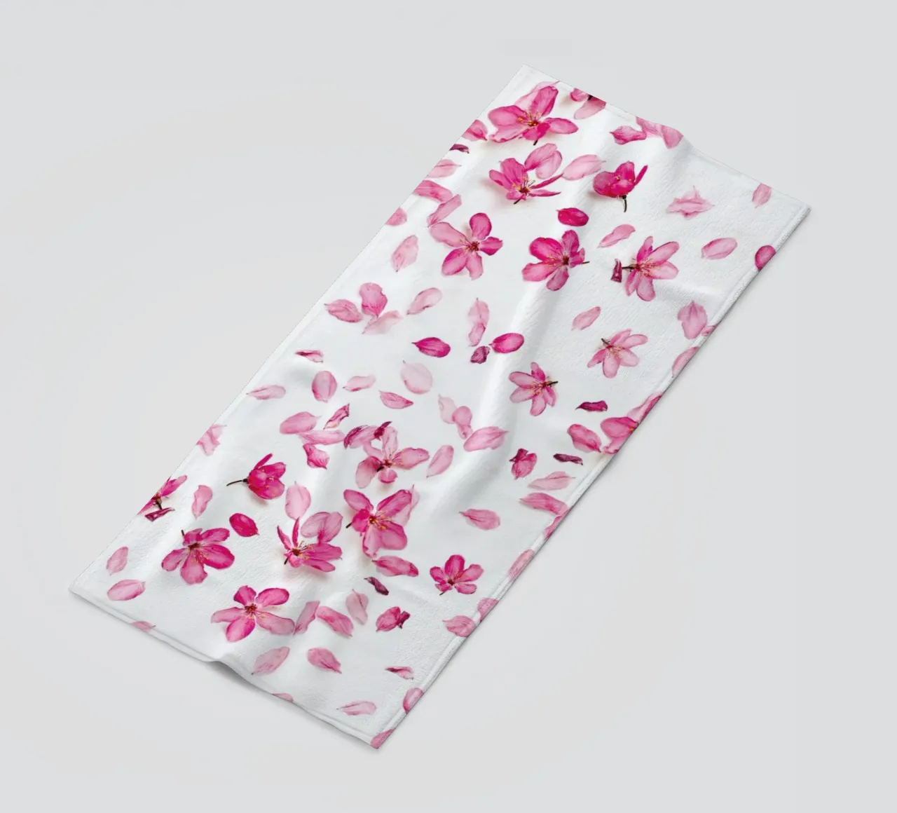 Blossom Fall telo mare da Curious Collections by Marielle Leenders