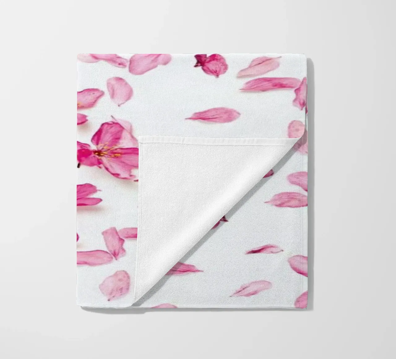 Blossom Fall telo mare da Curious Collections by Marielle Leenders
