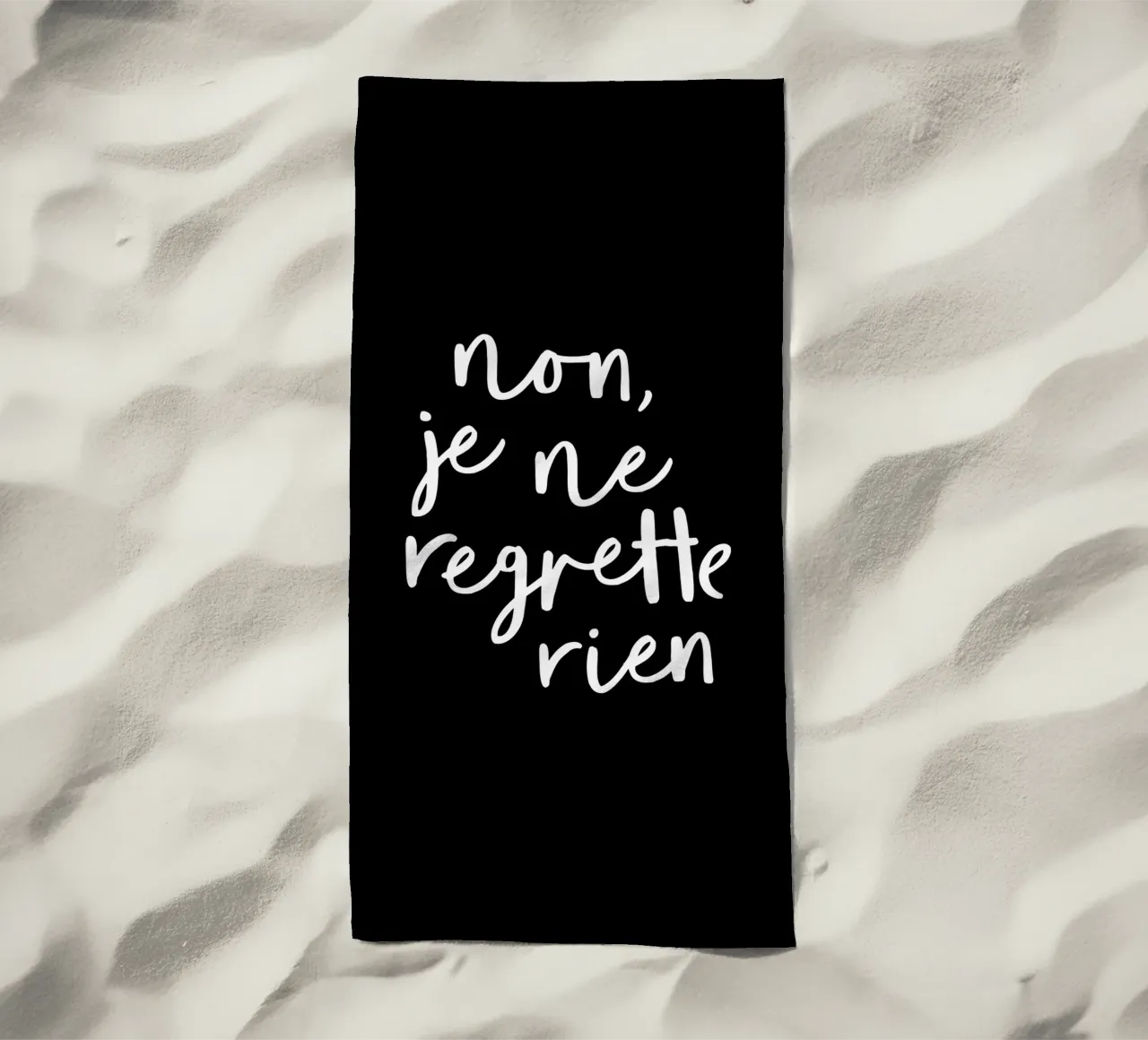 Non Je Ne Regrette Rien Edith Piaf Strandtuch von THE MOTIVATED TYPE