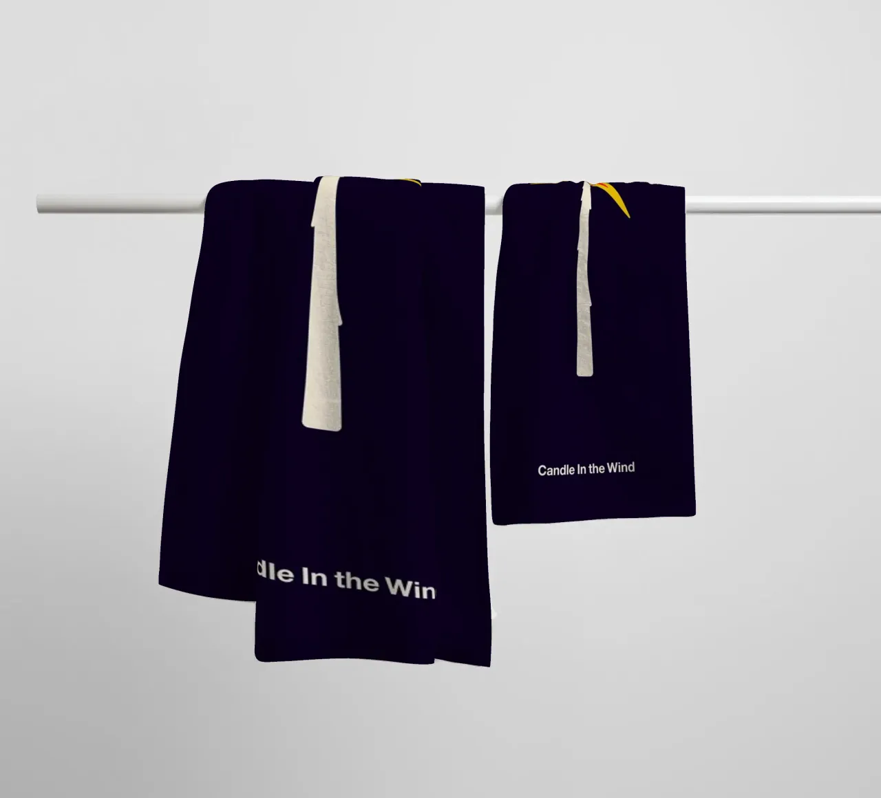 Candle in the Wind asciugamano da bagno da Viktor Hertz