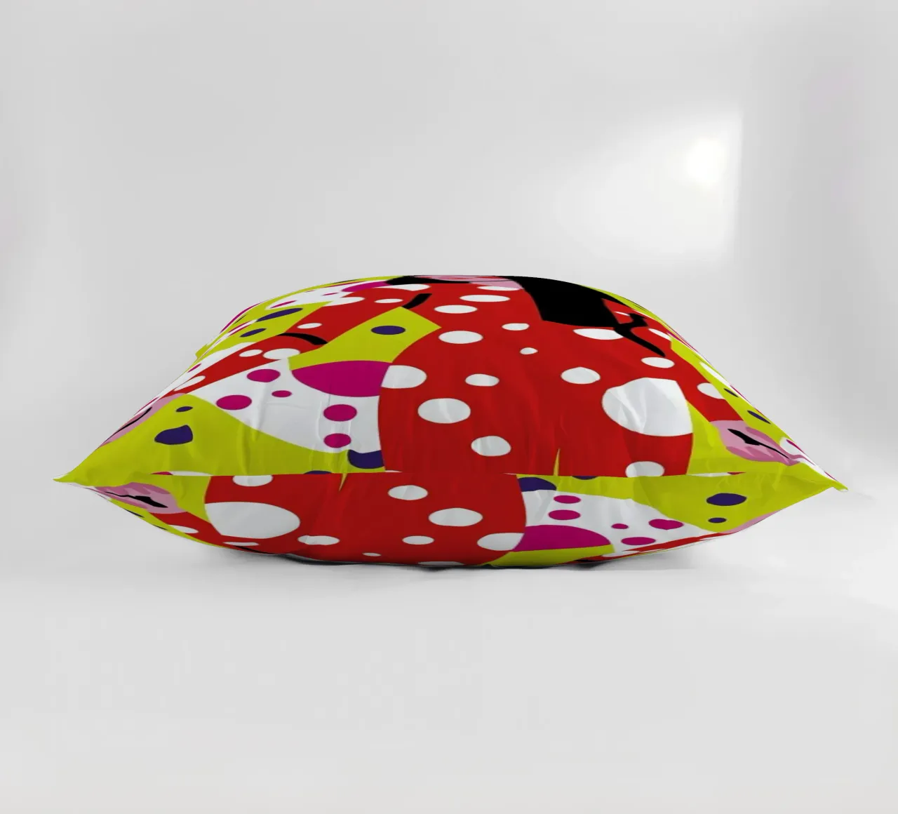 Kusama Print cuscino da Mariery Young