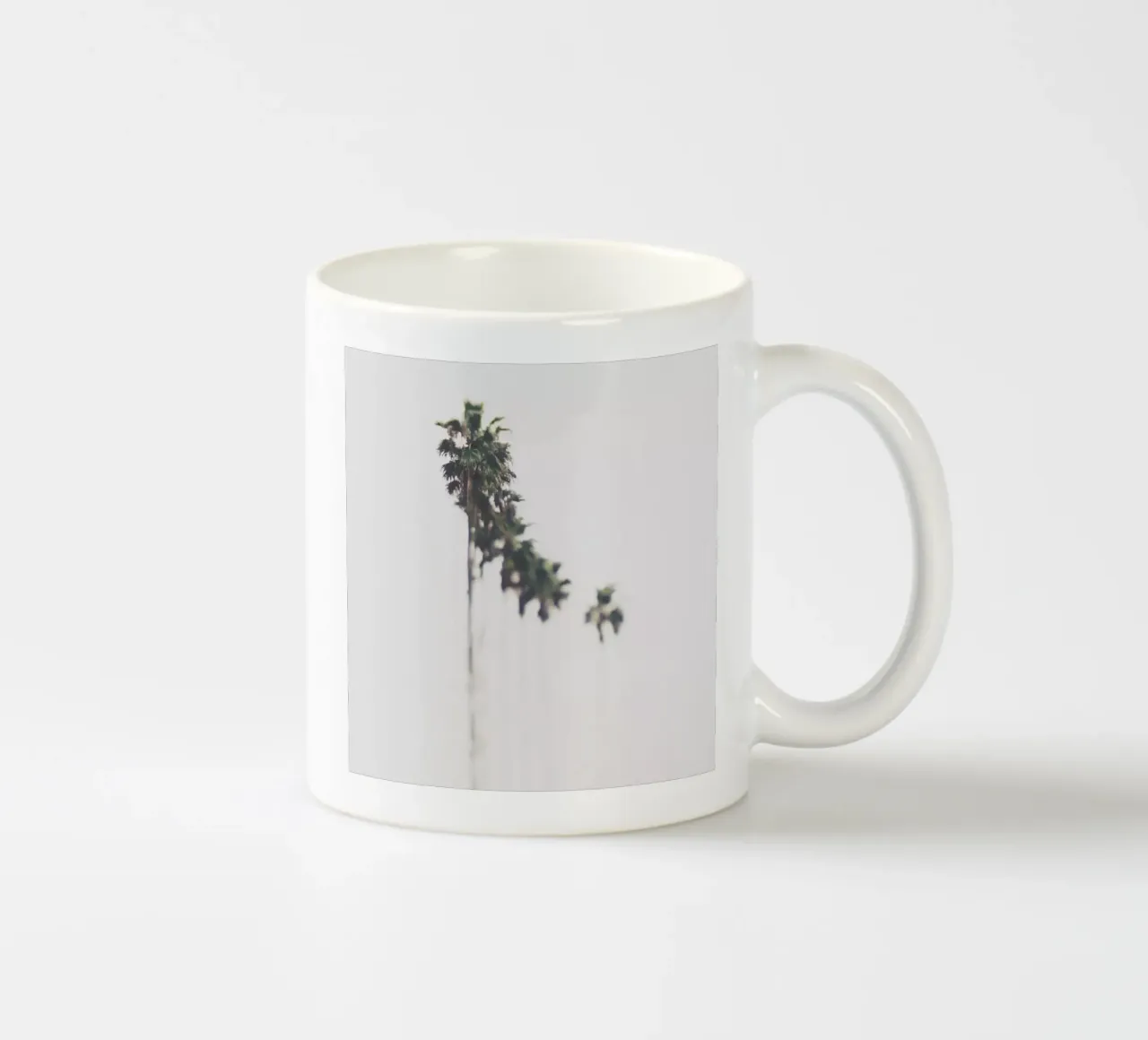 Palms tazza in ceramica da Ingrid Beddoes