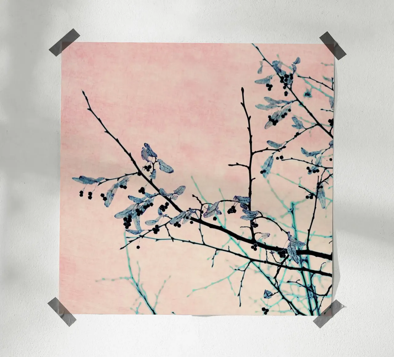 Winter Berries I poster con telaio in alluminio da Ingrid Beddoes