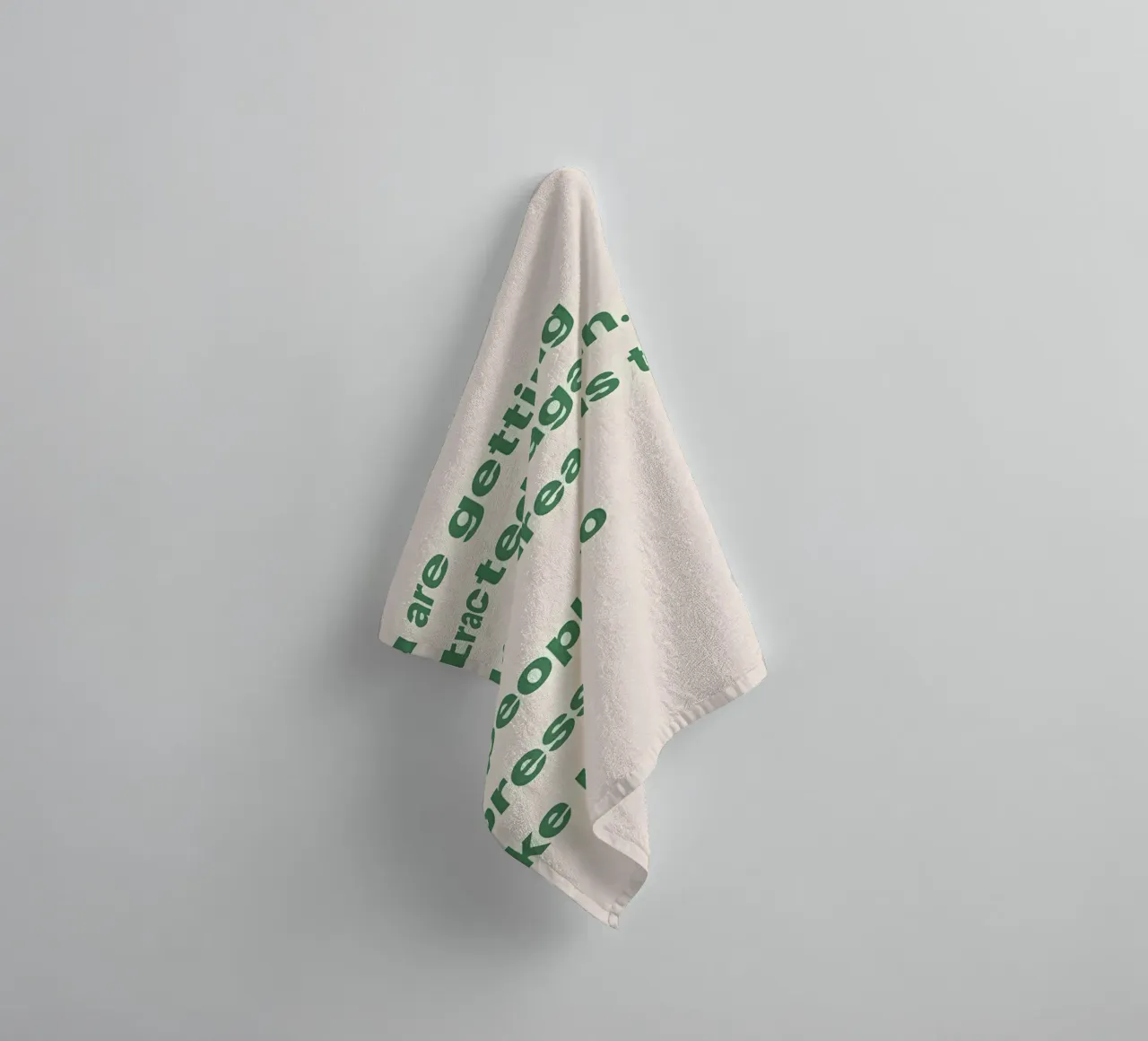 je raakt weer afgeleid badhanddoek van mazzihanq
