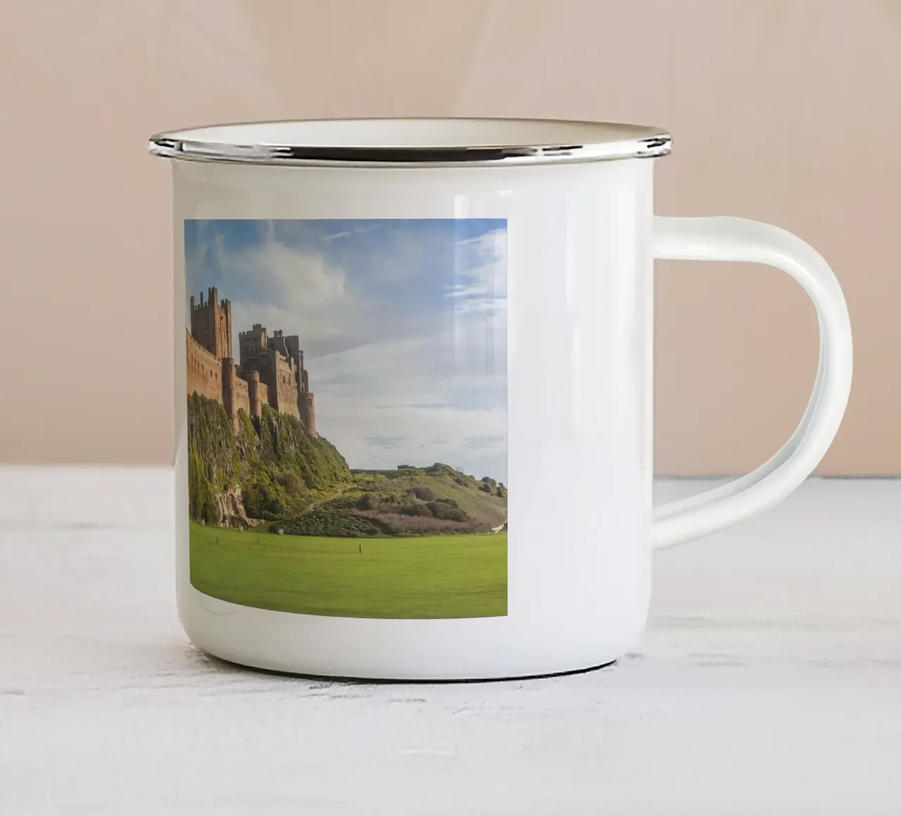 Bamburgh Castle tazza in smalto da Dave Hare Photography