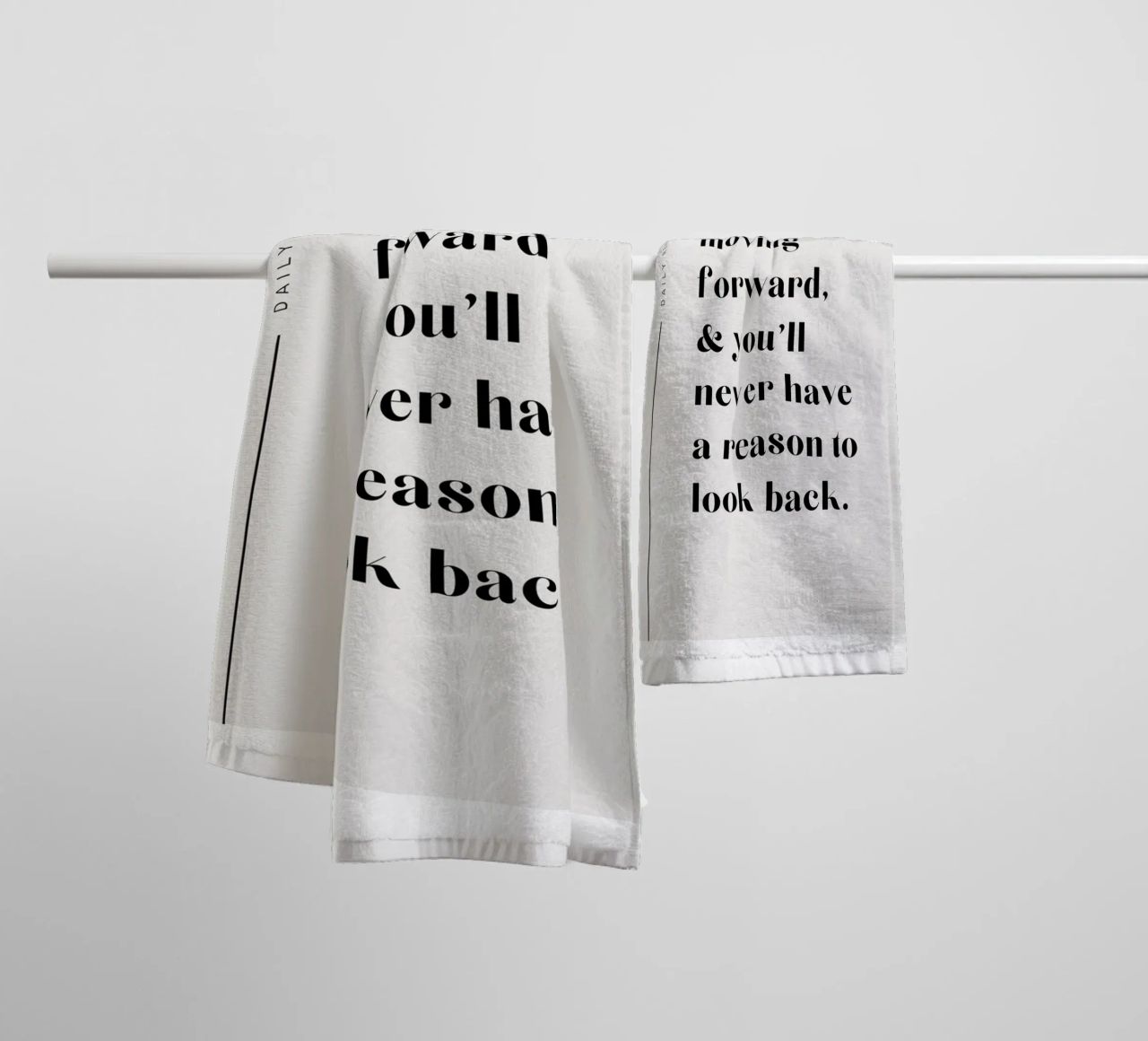 Continuez à aller de l'avant et vous n'aurez plus jamais de raison de regarder en arrière. serviette de bain de mazzihanq