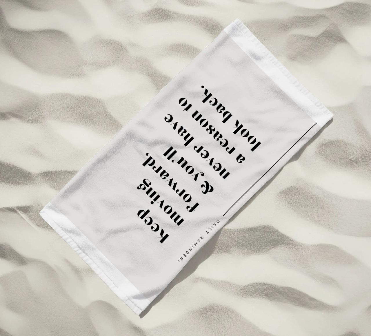 Continuez à aller de l'avant et vous n'aurez plus jamais de raison de regarder en arrière. serviette de plage de mazzihanq