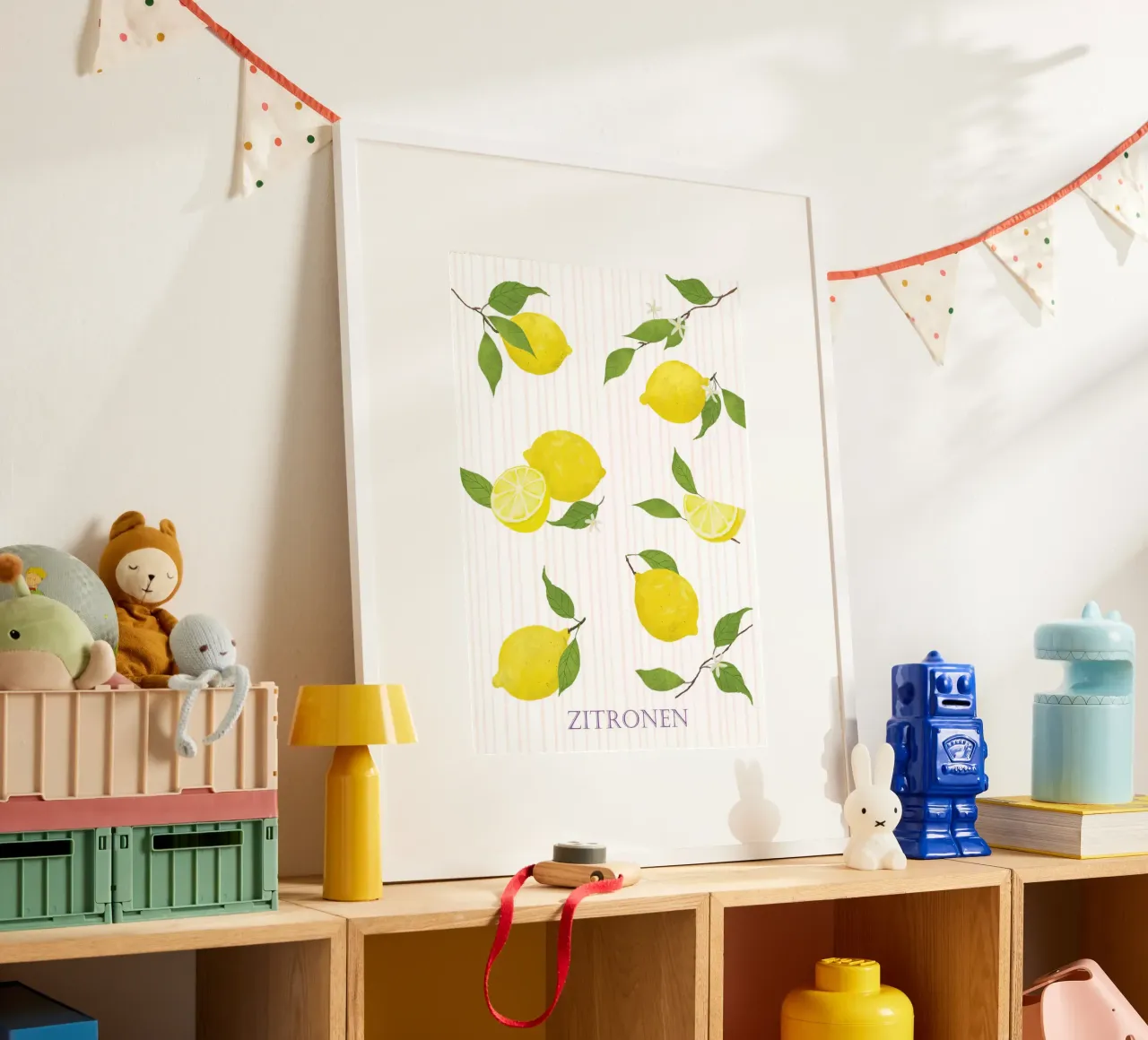 Limoni con foglie e fiori poster con telaio in legno da Farbwelten