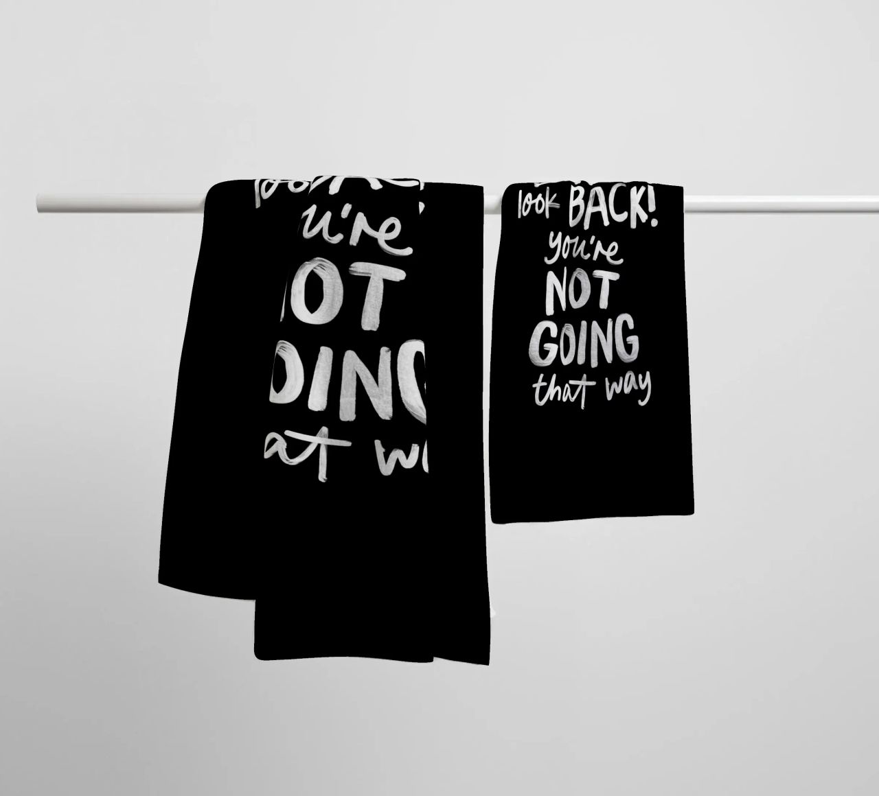 Don't Look Back You're Not Going That Way Inspirierendes Zitat Handtuch von THE MOTIVATED TYPE