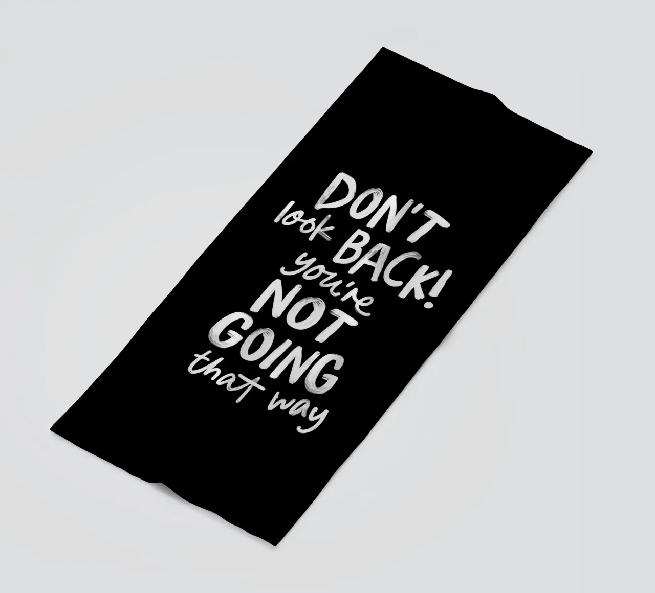 Don't Look Back You're Not Going That Way Inspirierendes Zitat Strandtuch von THE MOTIVATED TYPE