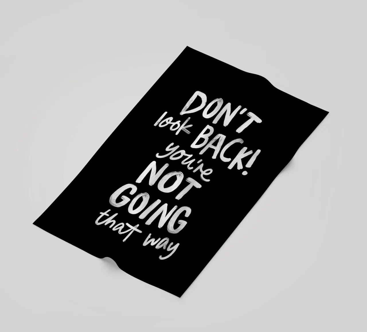 Don't Look Back You're Not Going That Way Inspirierendes Zitat Strandtuch von THE MOTIVATED TYPE