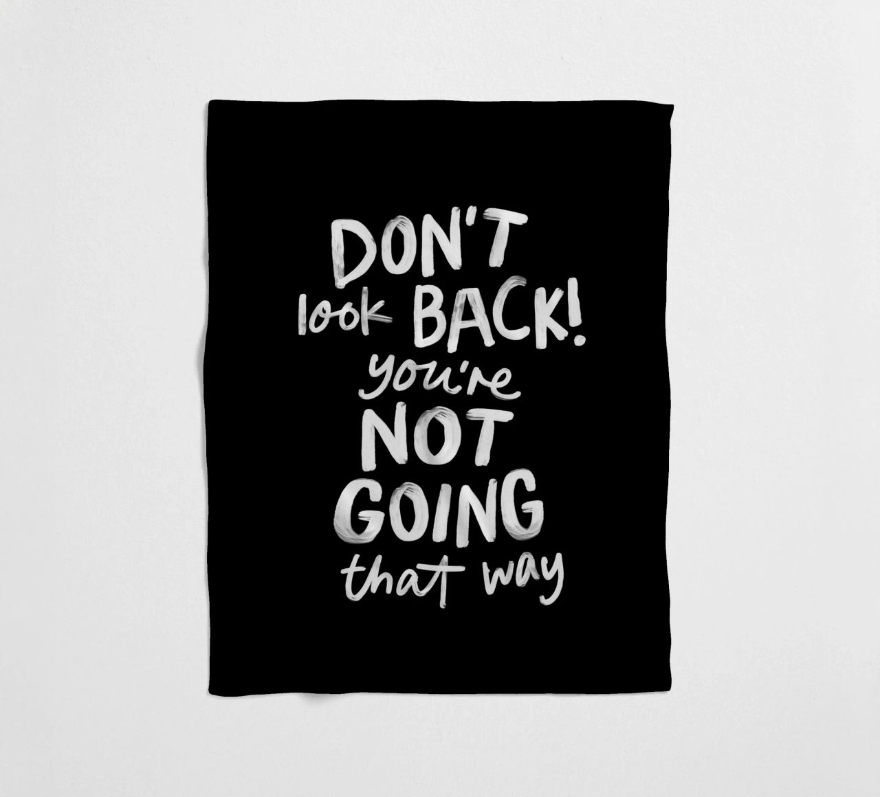 Don't Look Back You're Not Going That Way Inspirierendes Zitat Fleecedecke von THE MOTIVATED TYPE