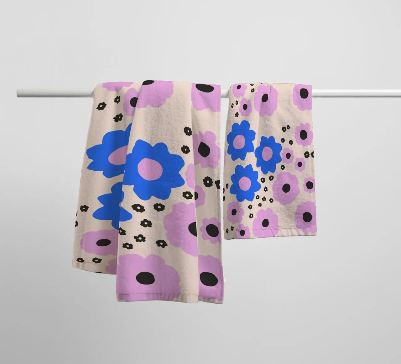 Blumen blau un rosa asciugamano da bagno da All Colours