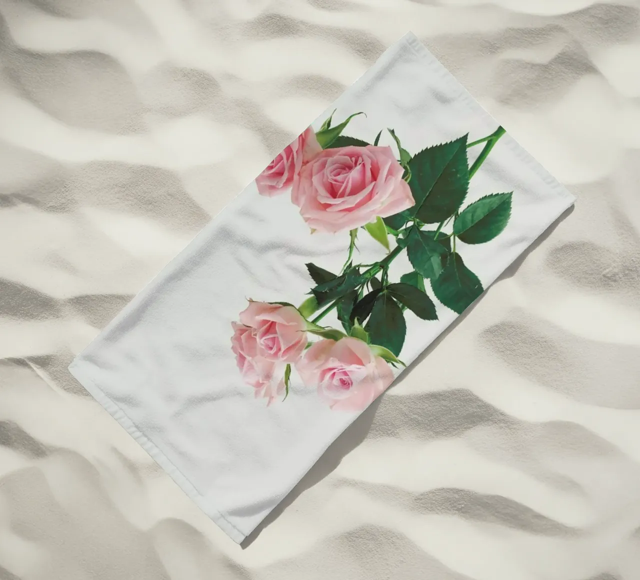 Rose di primavera telo mare da Cassia Beck Photography