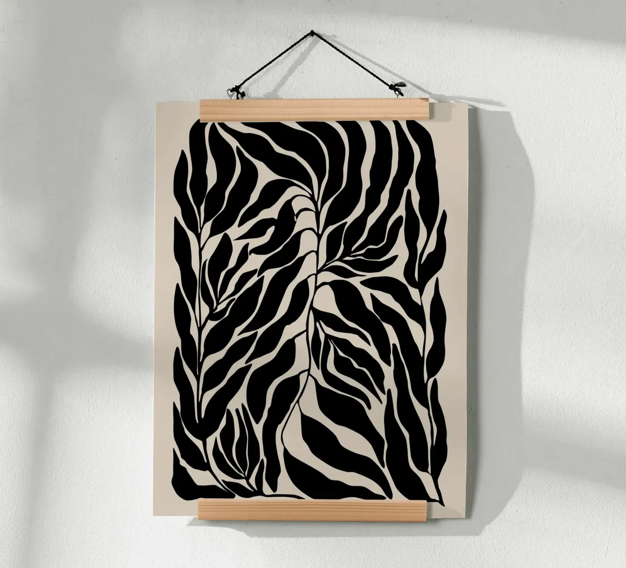 Sagome di foglie nere poster con telaio in plastica da Pictufy Sun & Spirit