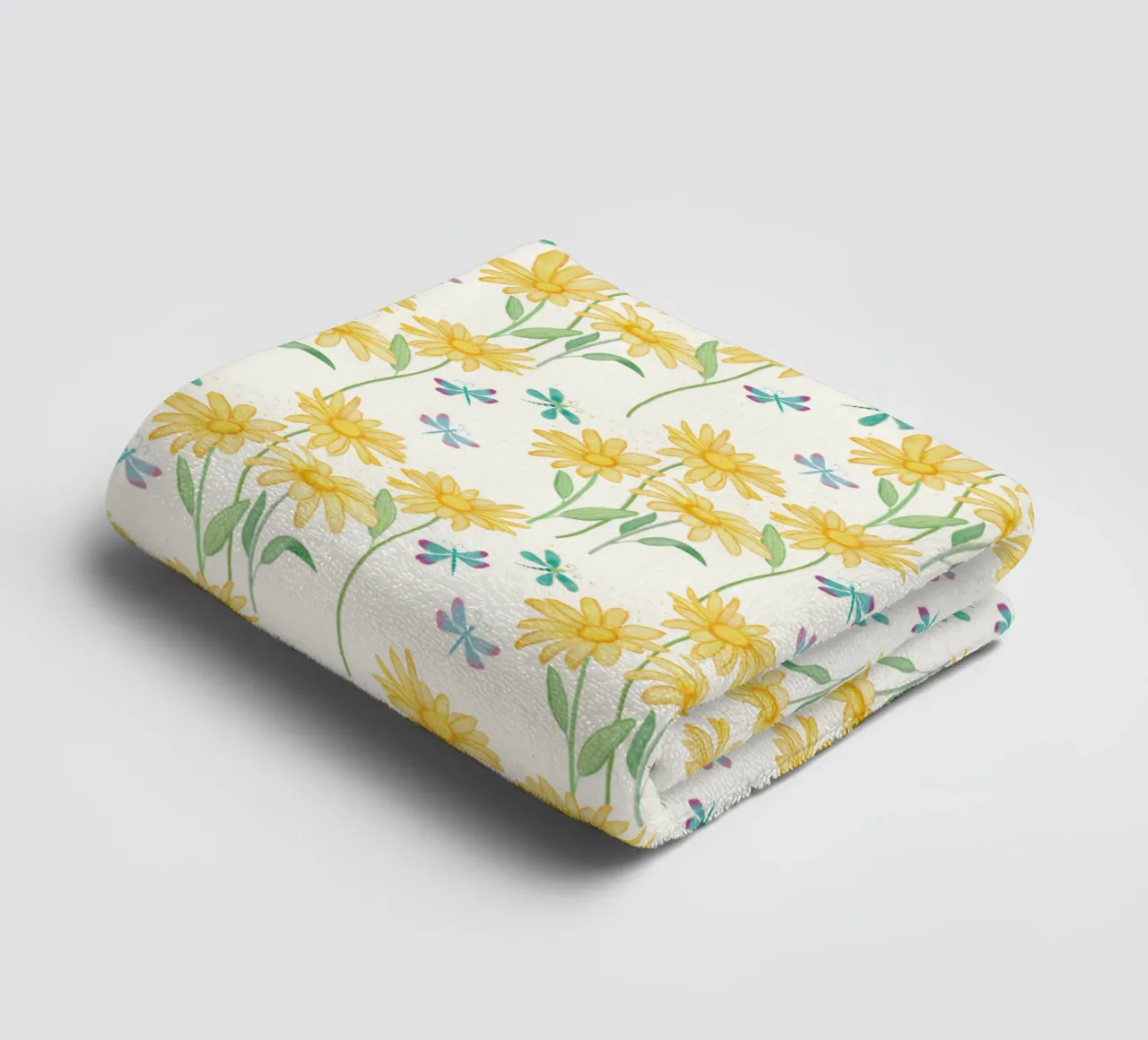 Fiori delicati con libellule. Vibrazioni positive con il sole. asciugamano da bagno da CalliLetters