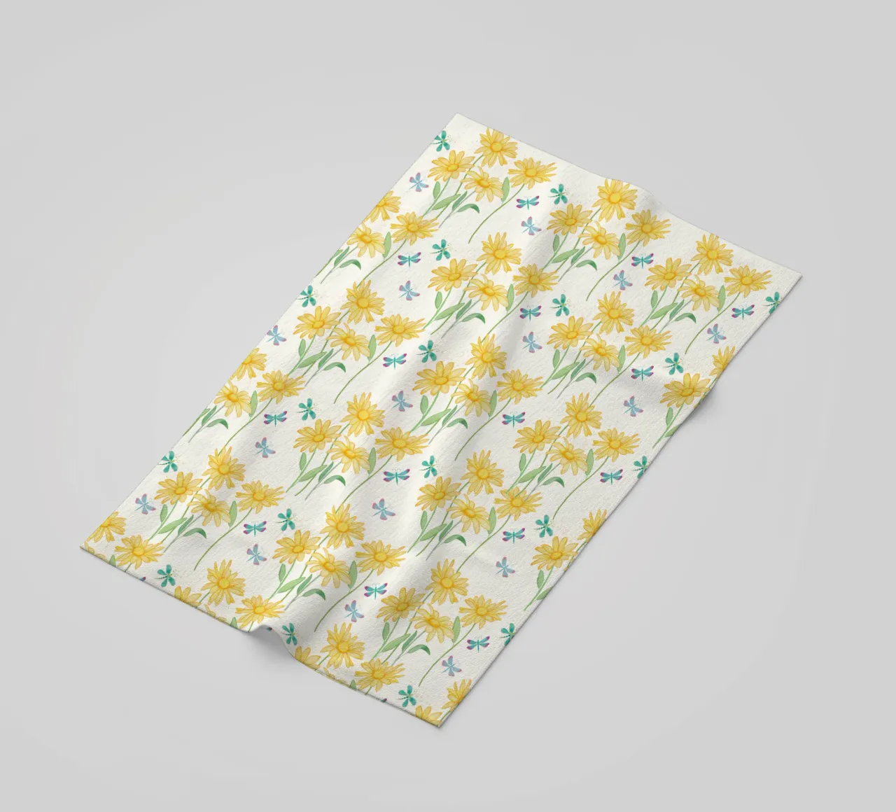 Fiori delicati con libellule. Vibrazioni positive con il sole. telo mare da CalliLetters