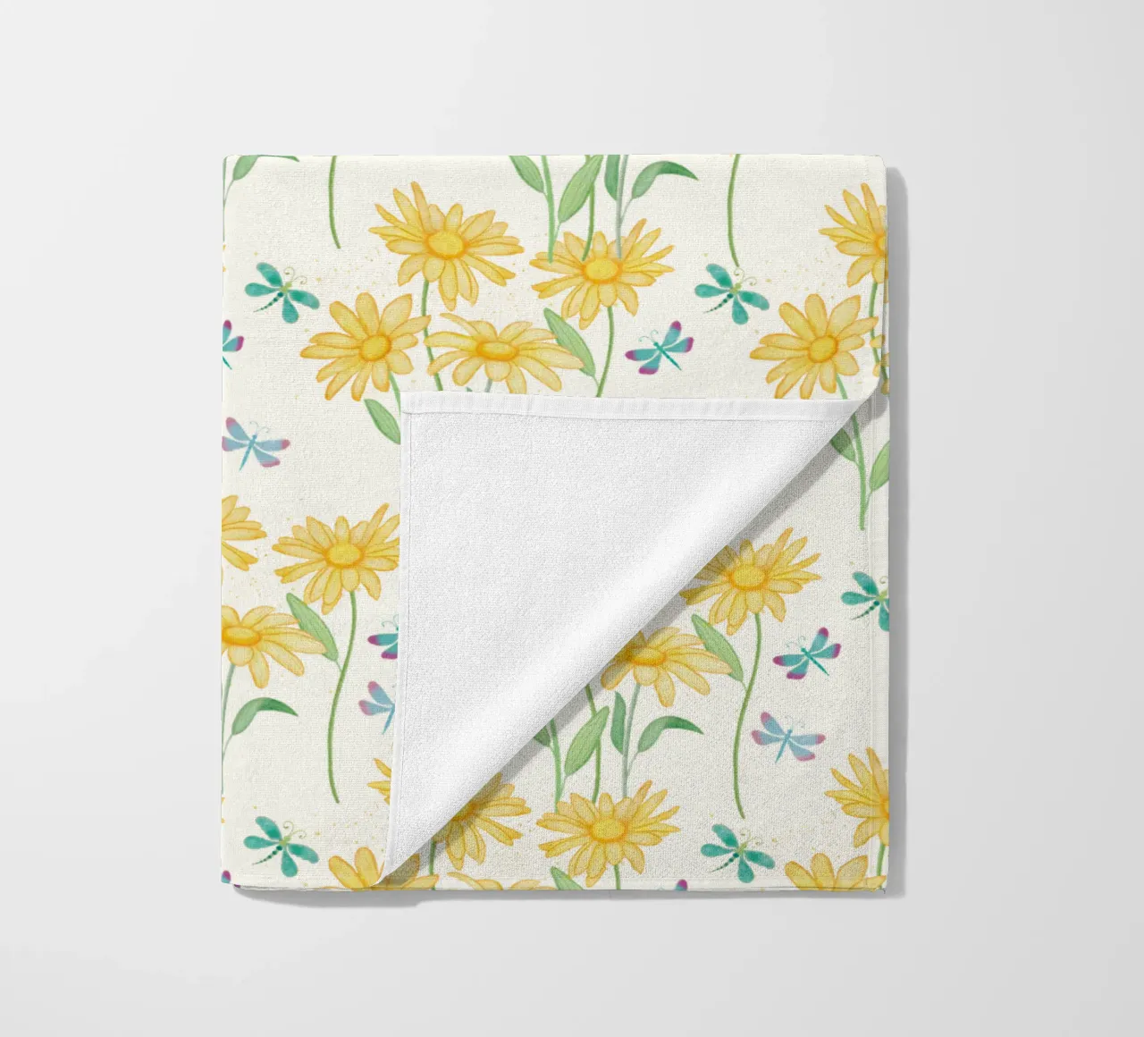 Fiori delicati con libellule. Vibrazioni positive con il sole. telo mare da CalliLetters