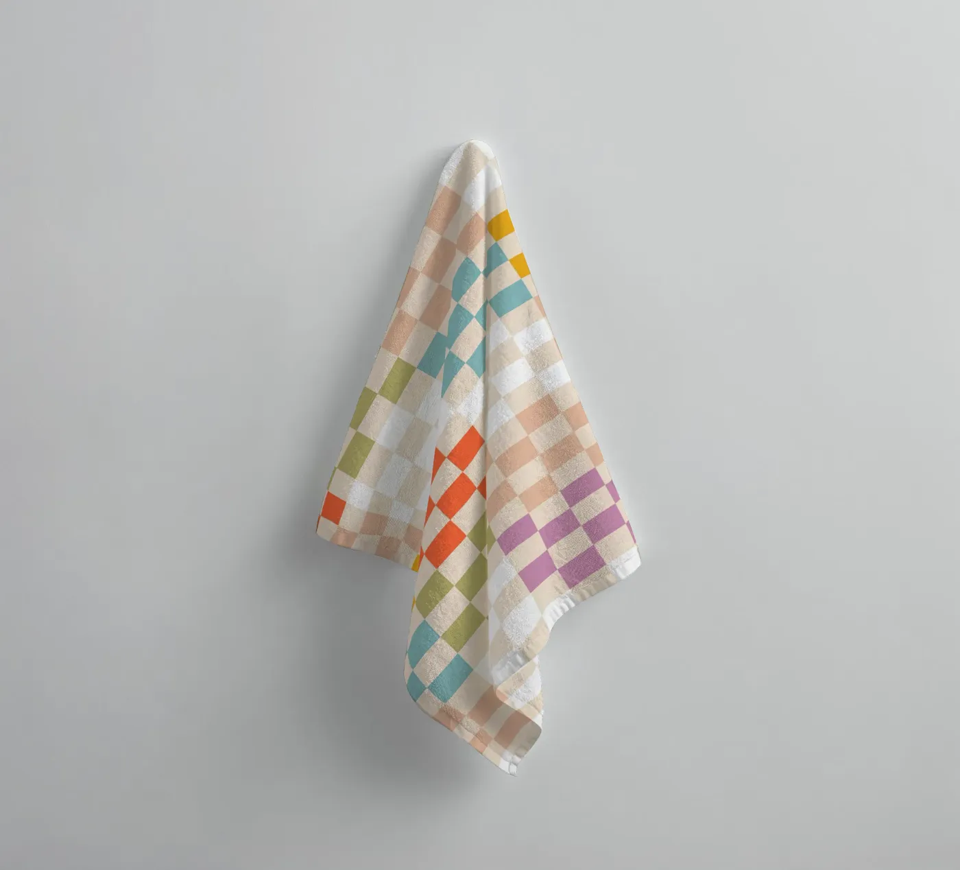 Retro Summer Check Patchwork Pattern asciugamano da bagno da Dominique Vari Abstract
