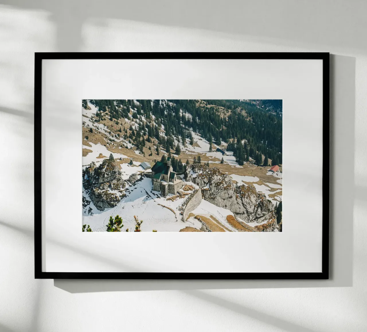Kerk in de bergen - uitzicht in de Duitse Alpen poster van Bold and Retro