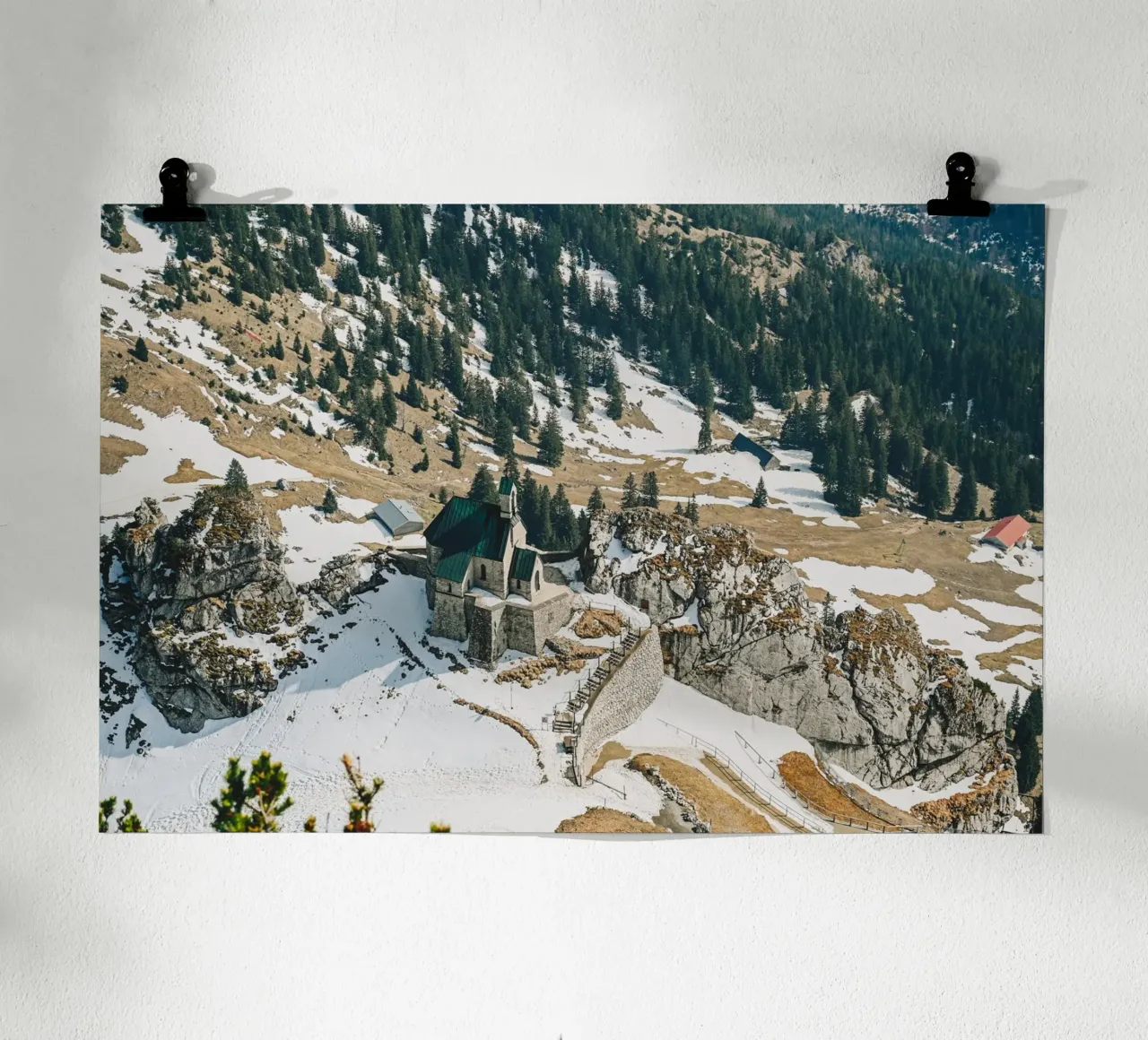 Kerk in de bergen - uitzicht in de Duitse Alpen poster van Bold and Retro