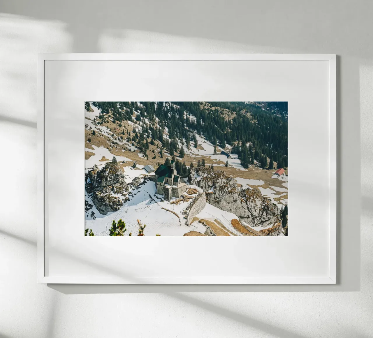Kerk in de bergen - uitzicht in de Duitse Alpen poster van Bold and Retro