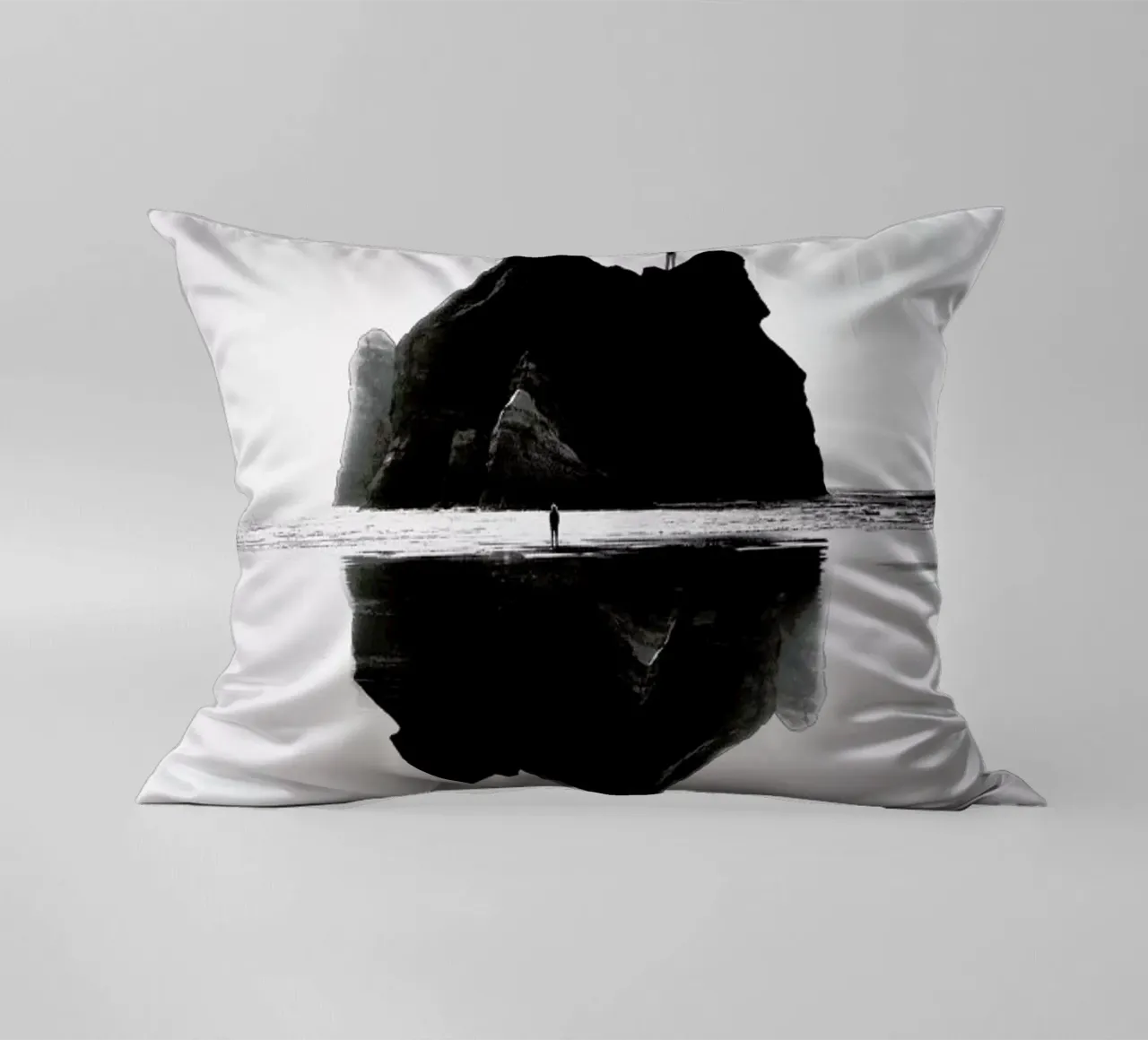 Black Isolation Island cuscino da Stoian Hitrov