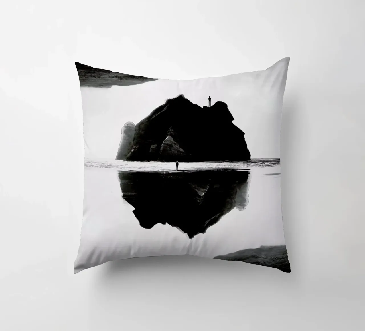Black Isolation Island cuscino da Stoian Hitrov