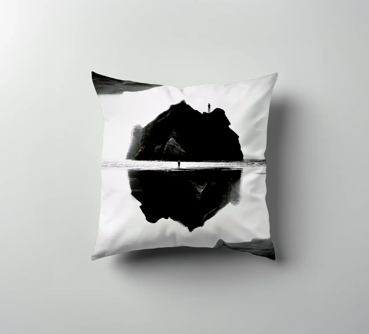 Black Isolation Island cuscino da Stoian Hitrov