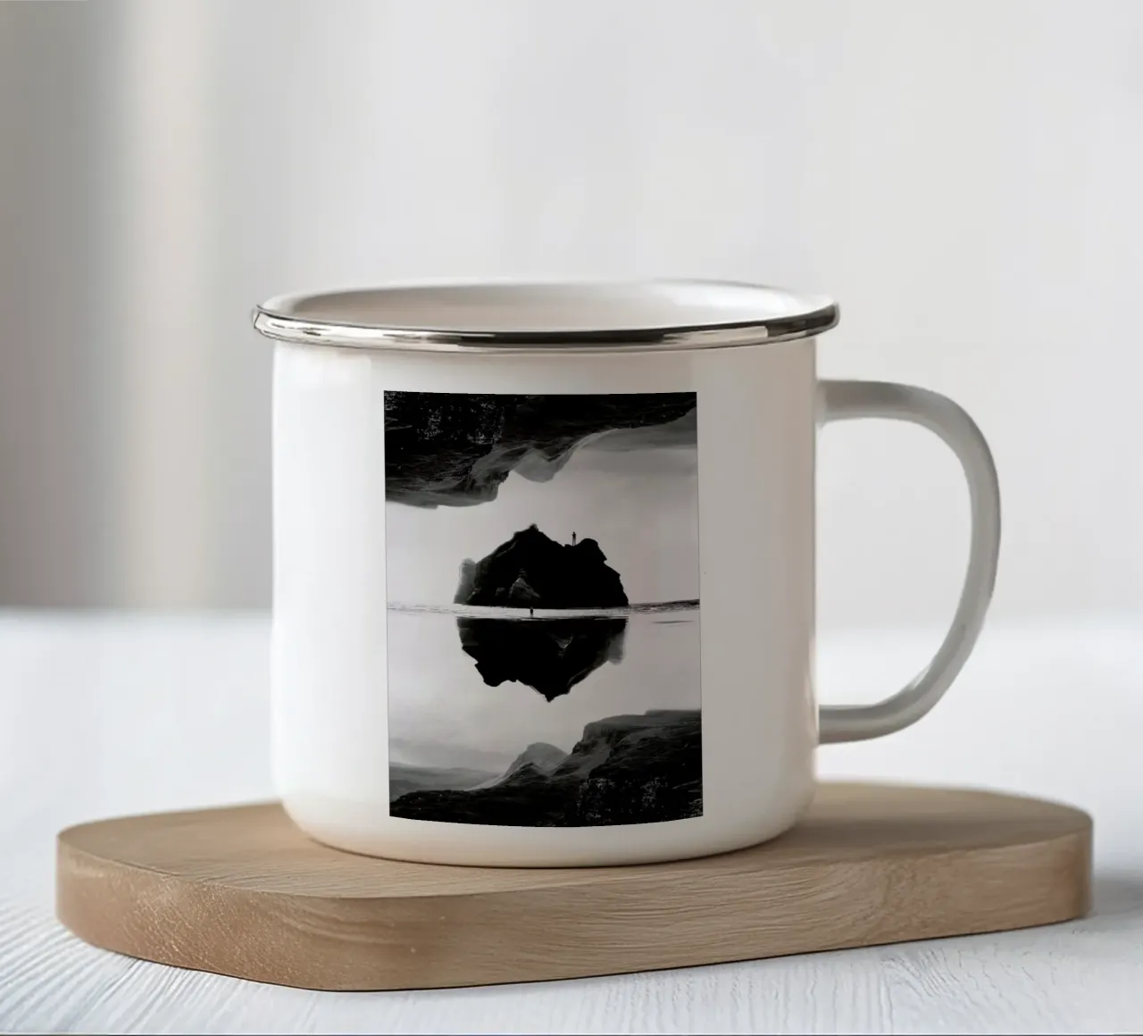 Black Isolation Island tazza in smalto da Stoian Hitrov