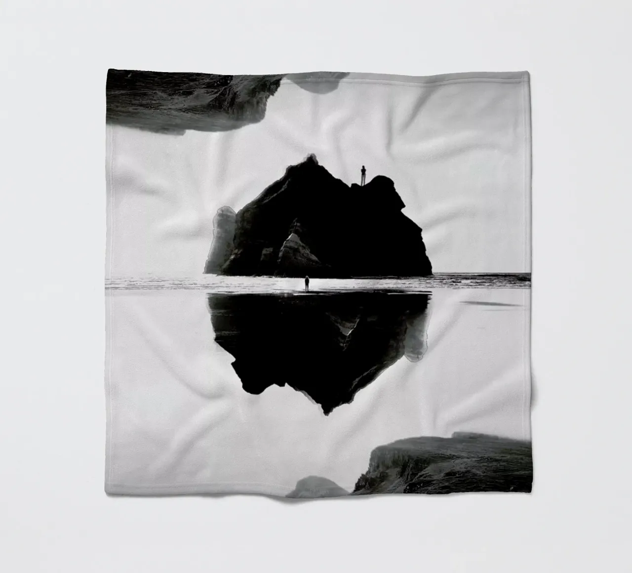 Black Isolation Island coperta in pile da Stoian Hitrov