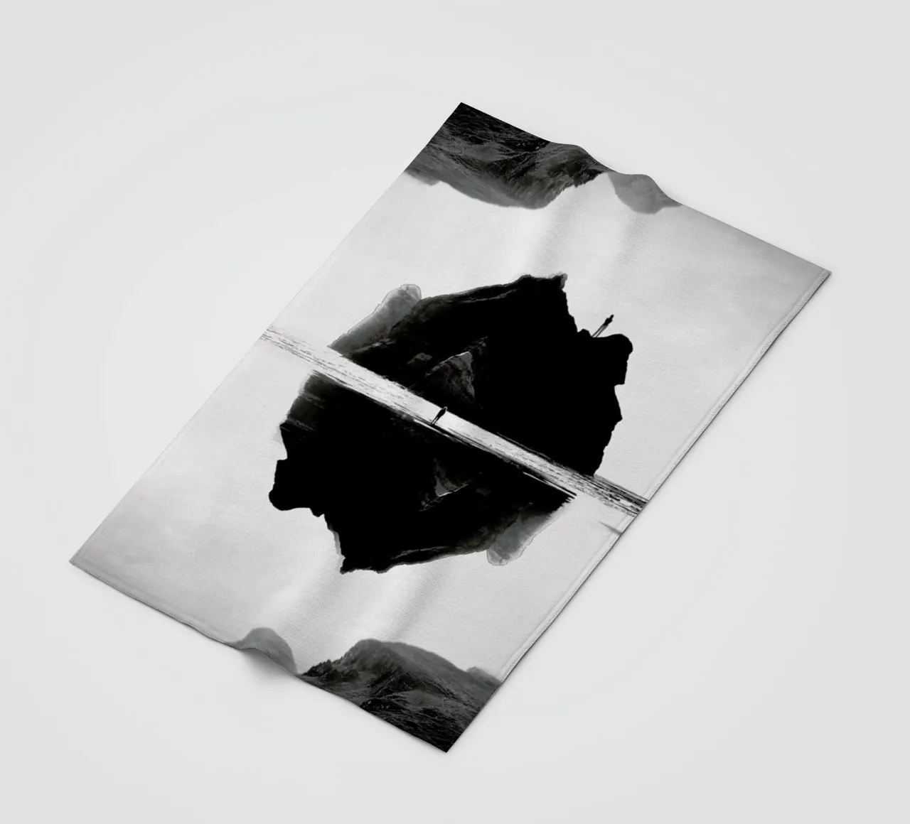 Black Isolation Island coperta in pile da Stoian Hitrov