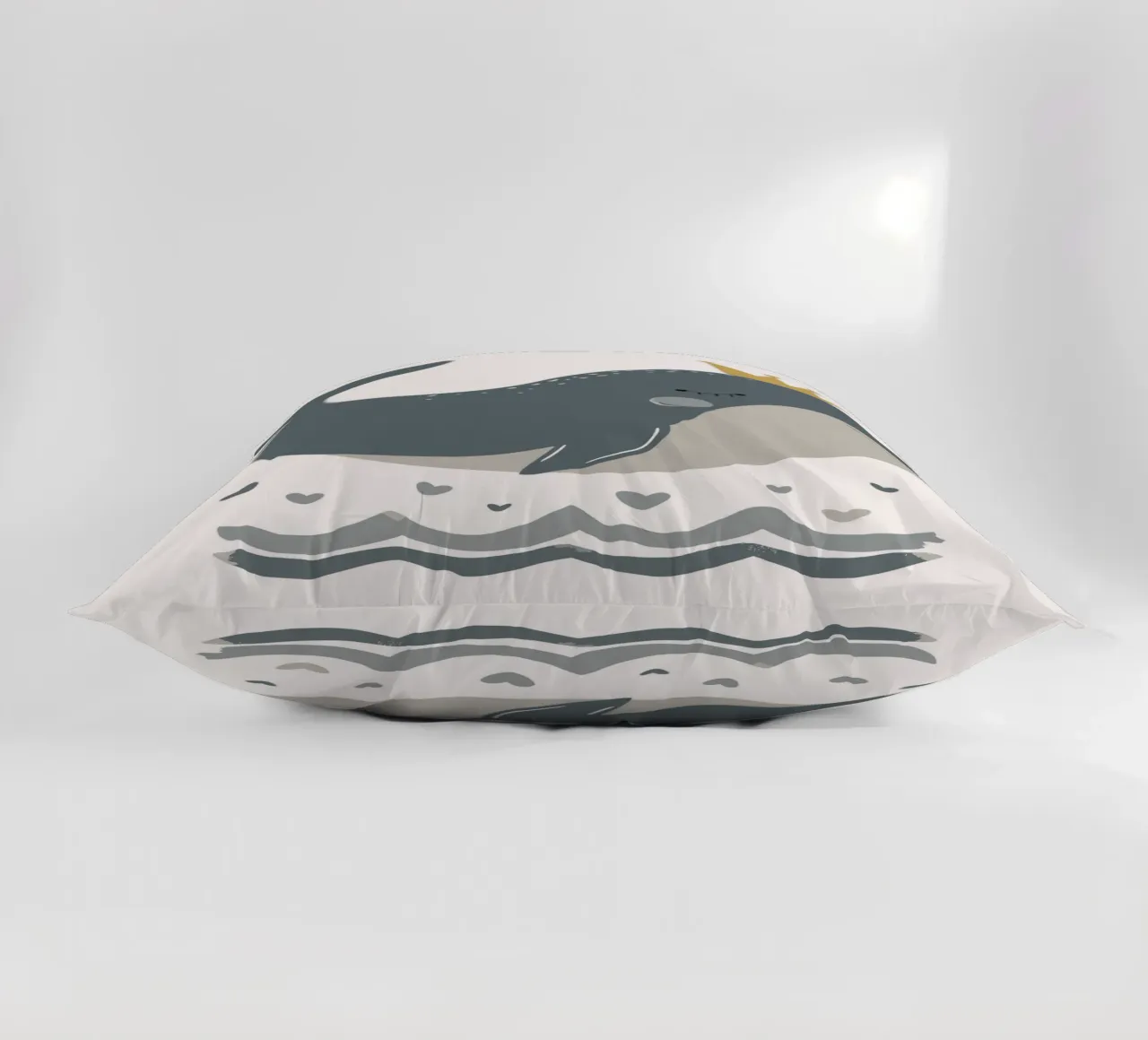 Balena con corona cuscino da KidzStudio