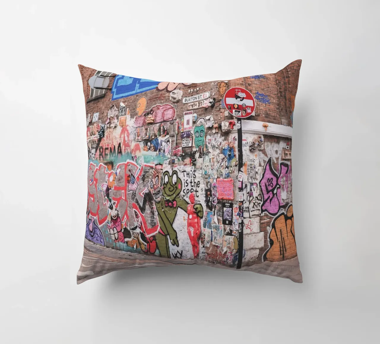Londra, Inghilterra I Graffiti colorati di street art Shoreditch cuscino da Julie Travel Photography