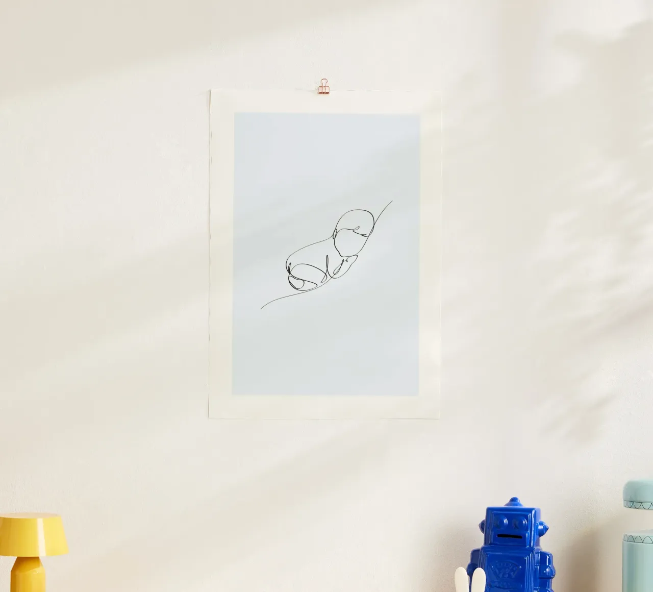 One Line Baby Boy poster con telaio in alluminio da KidzStudio