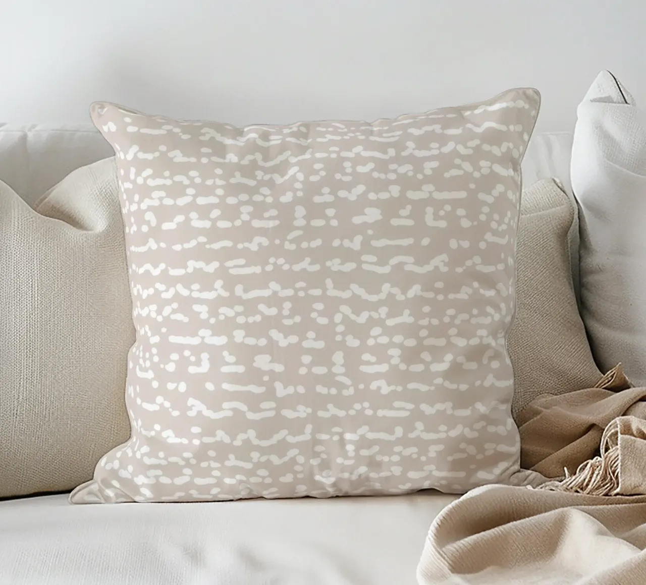 Scribbled Fuzzy Shapes | Neutral Abstract Minimalism cuscino da sabidussi